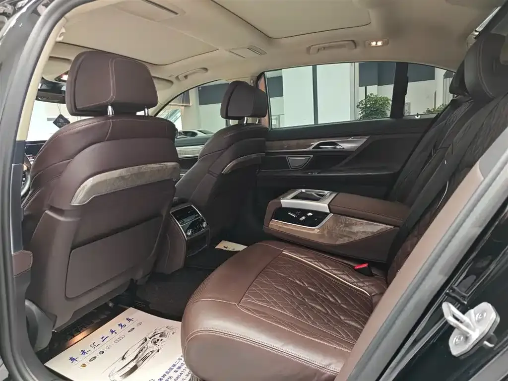 BMW 7 Series 2022 из CN, фото 3