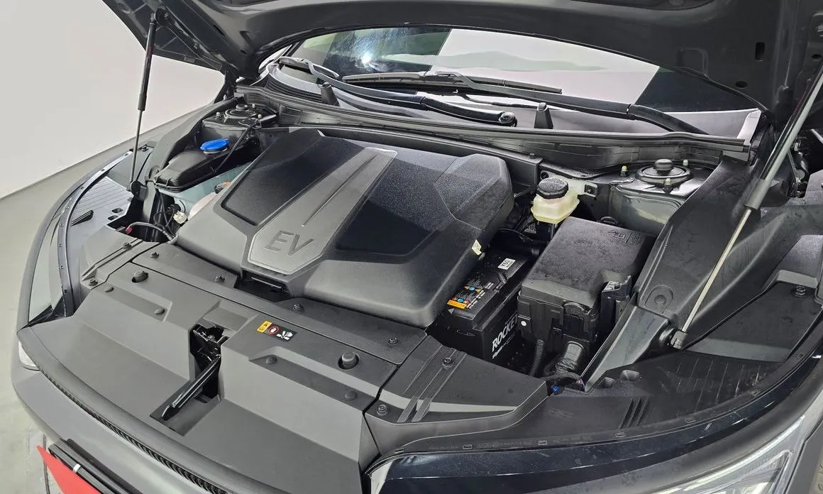 Kia EV6 2023 из KR, фото 10