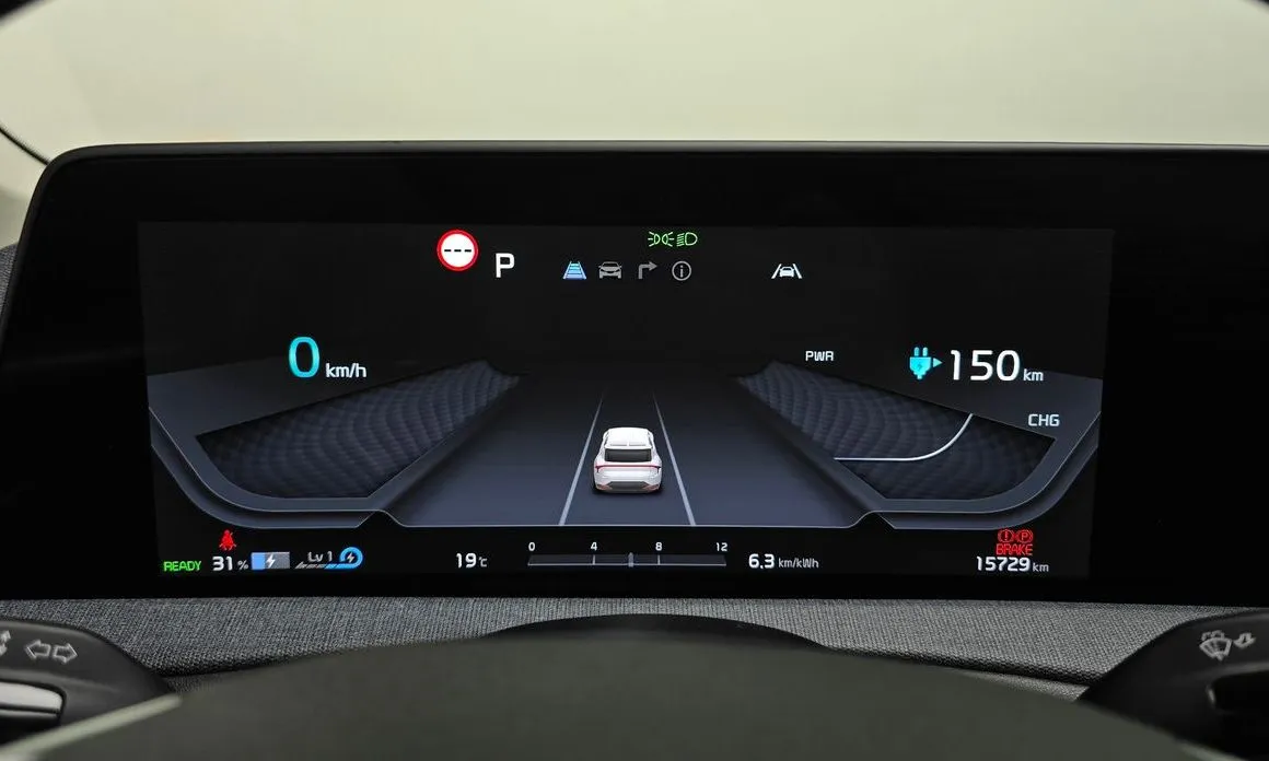 Kia EV6 2023 из KR, фото 2