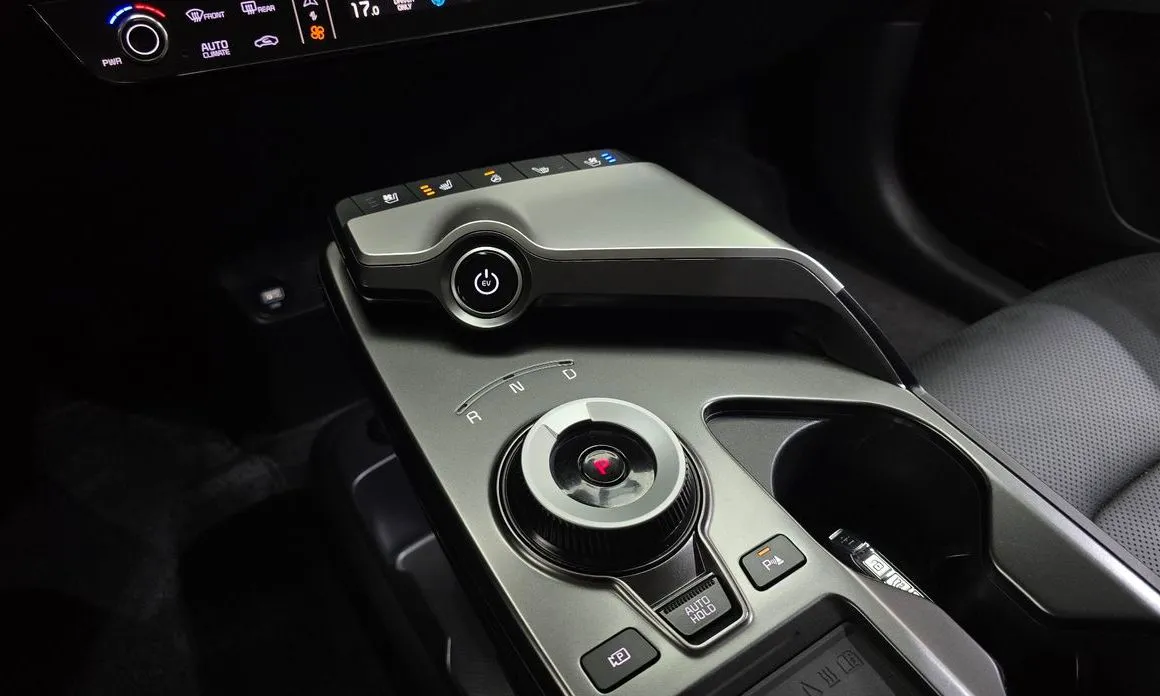Kia EV6 2023 из KR, фото 3