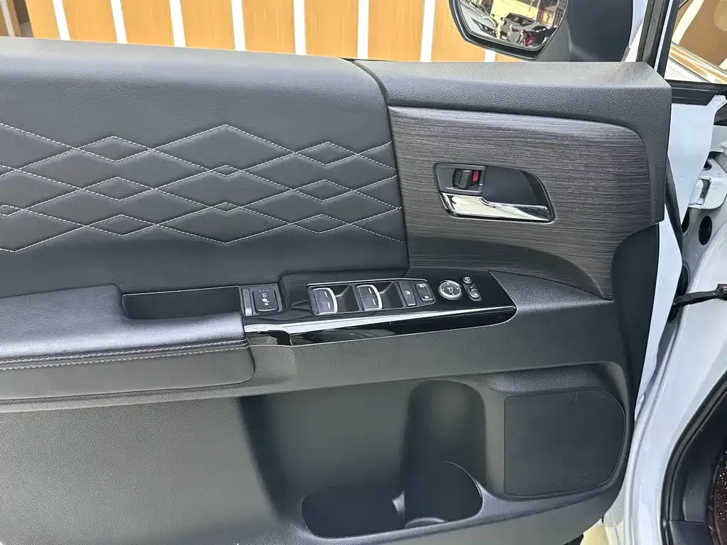 Honda Elysion 2024 из CN, фото 6