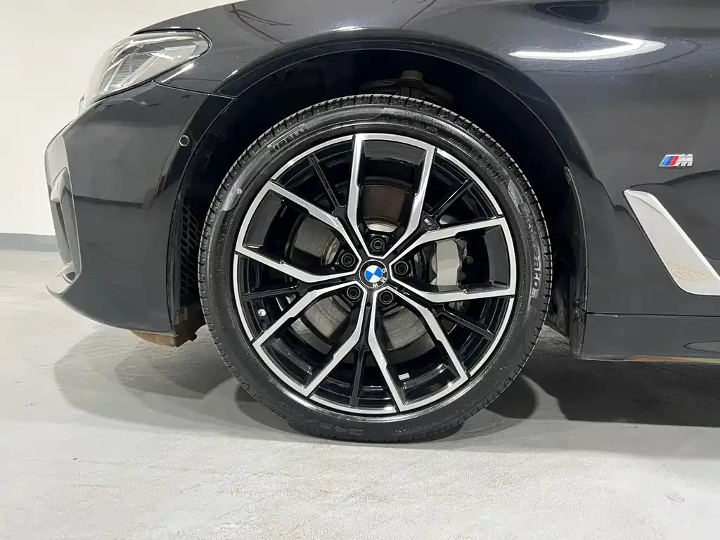 BMW 5 Series — фото 10
