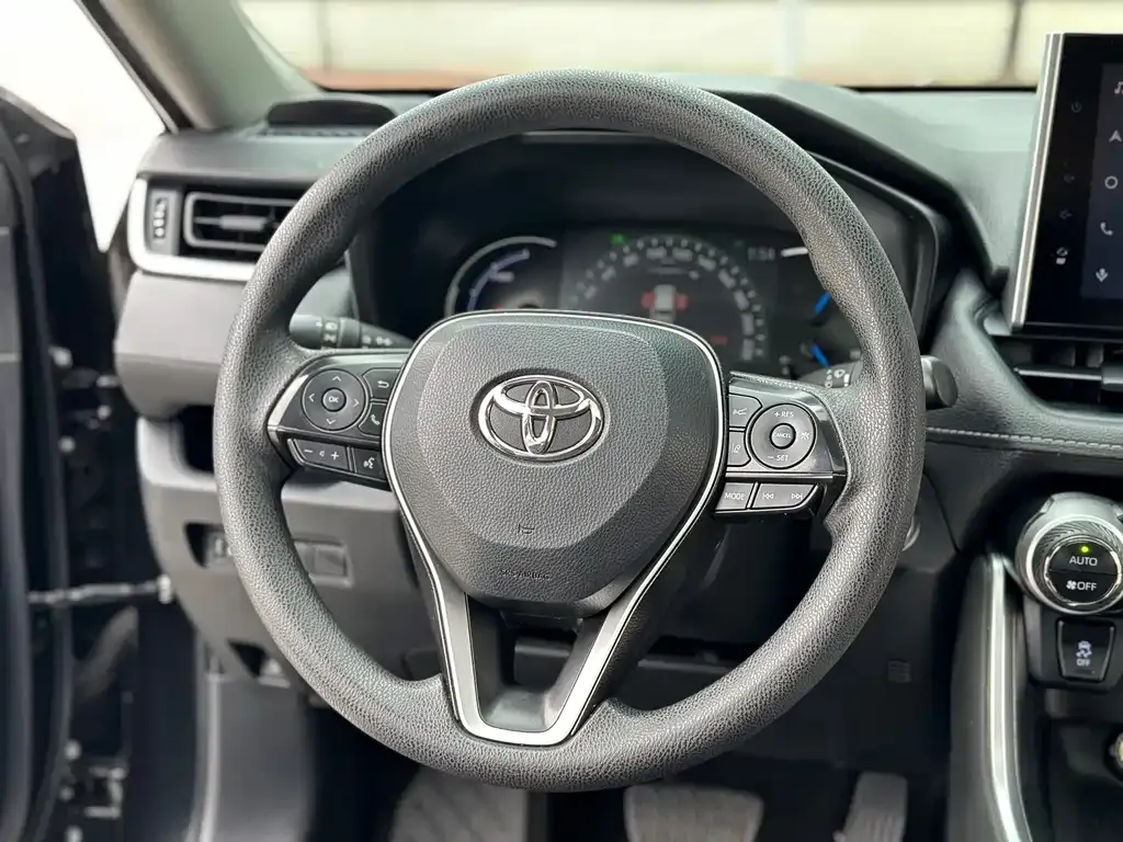 Toyota RAV4 — фото 9