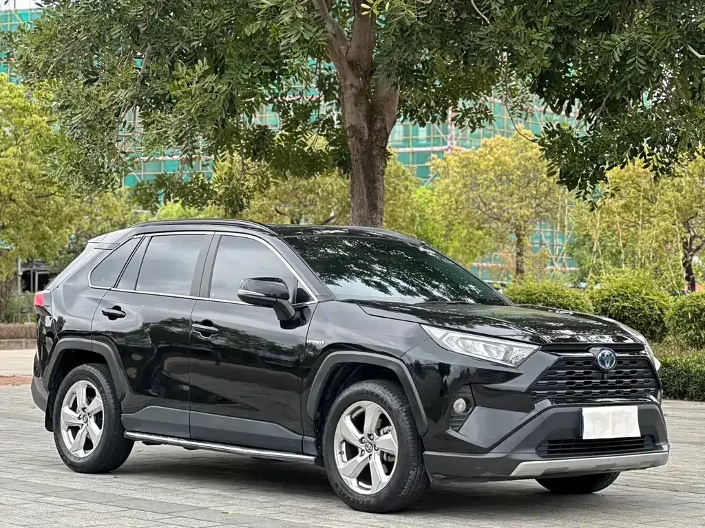 Toyota RAV4 — фото 4