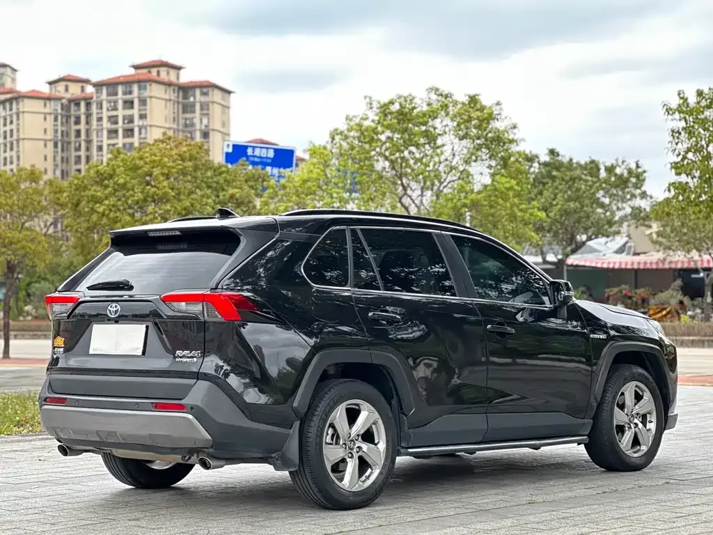 Toyota RAV4 — фото 7