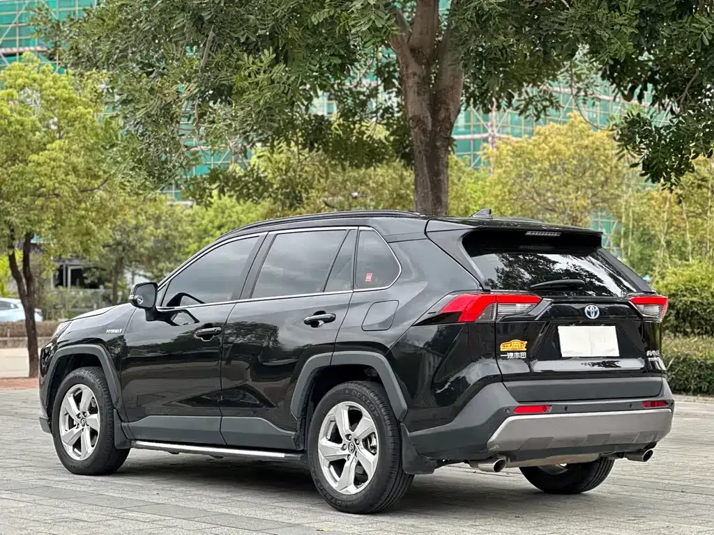 Toyota RAV4 — фото 10