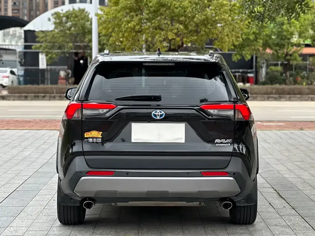 Toyota RAV4 — фото 5
