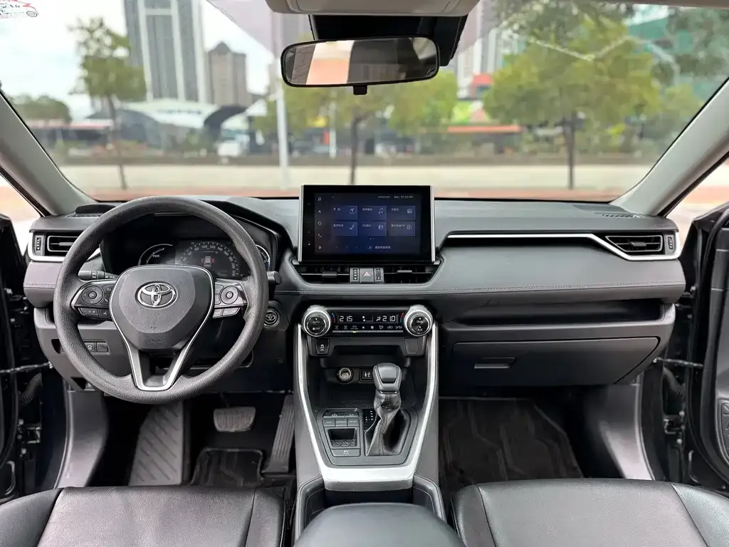 Toyota RAV4 — фото 6
