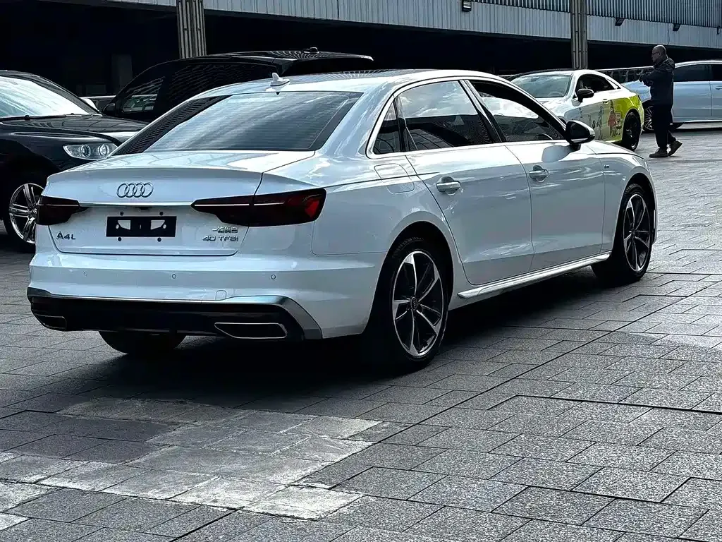 Audi A4L — фото 5