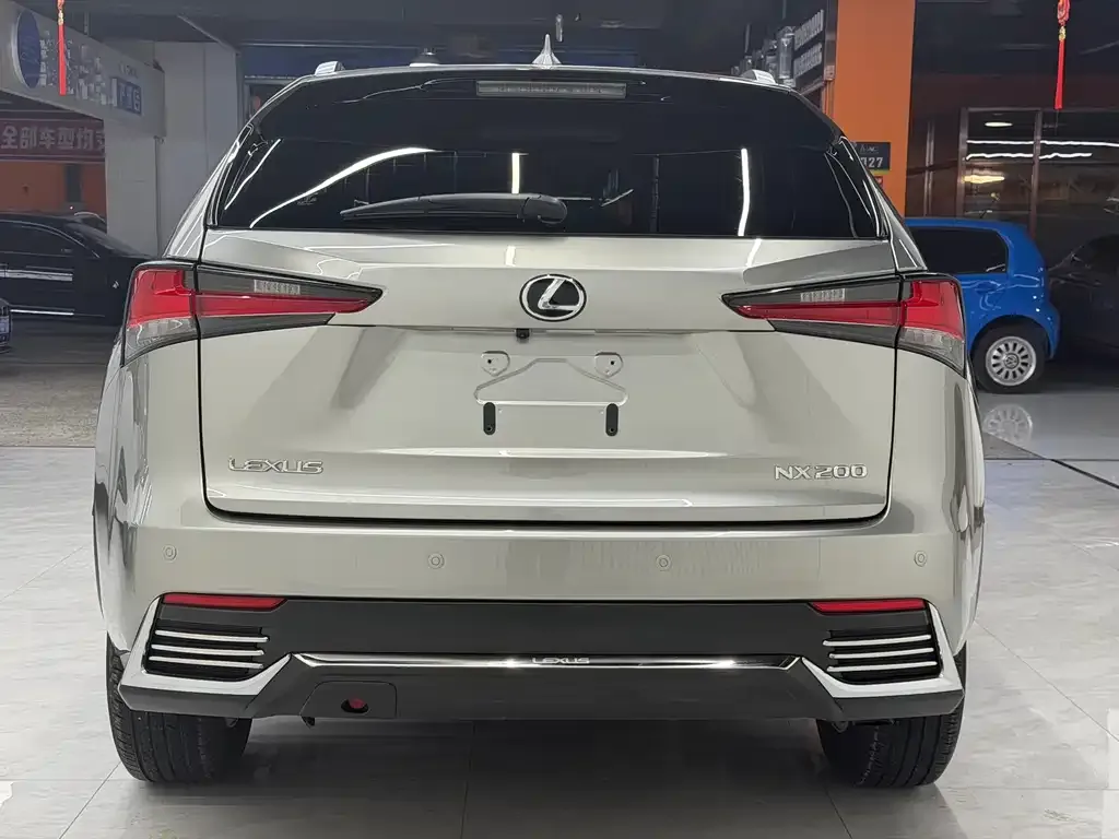 Lexus NX — фото 7