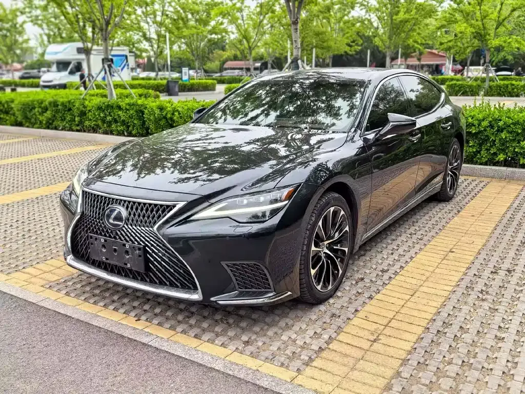 Lexus LS — фото 1