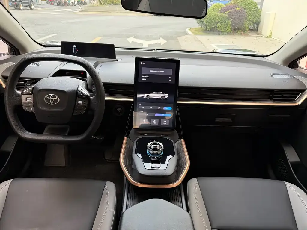 Toyota bZ3 2023 из CN, фото 4