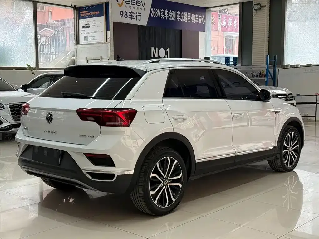 Volkswagen T-Roc — фото 10