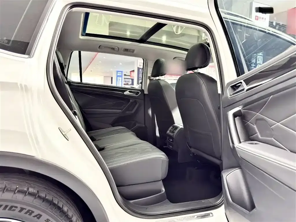 Volkswagen Tiguan L — фото 10