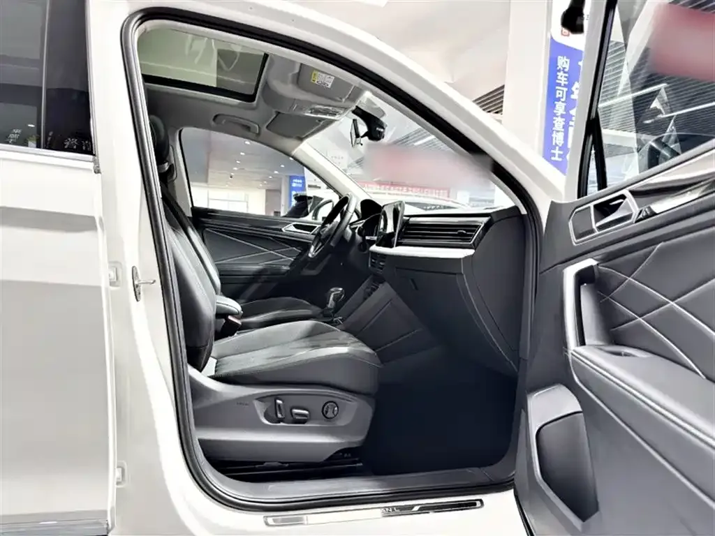 Volkswagen Tiguan L — фото 4