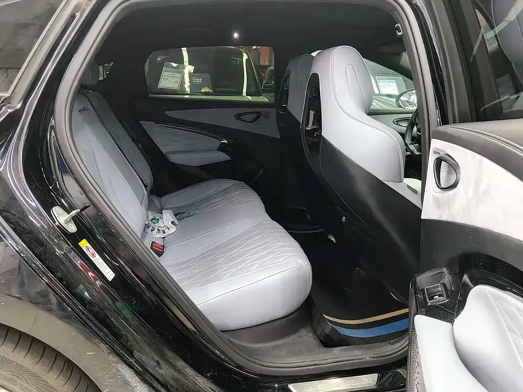 BYD Seal — фото 10