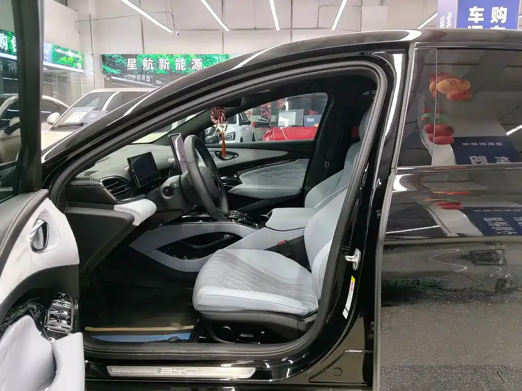 BYD Seal — фото 3