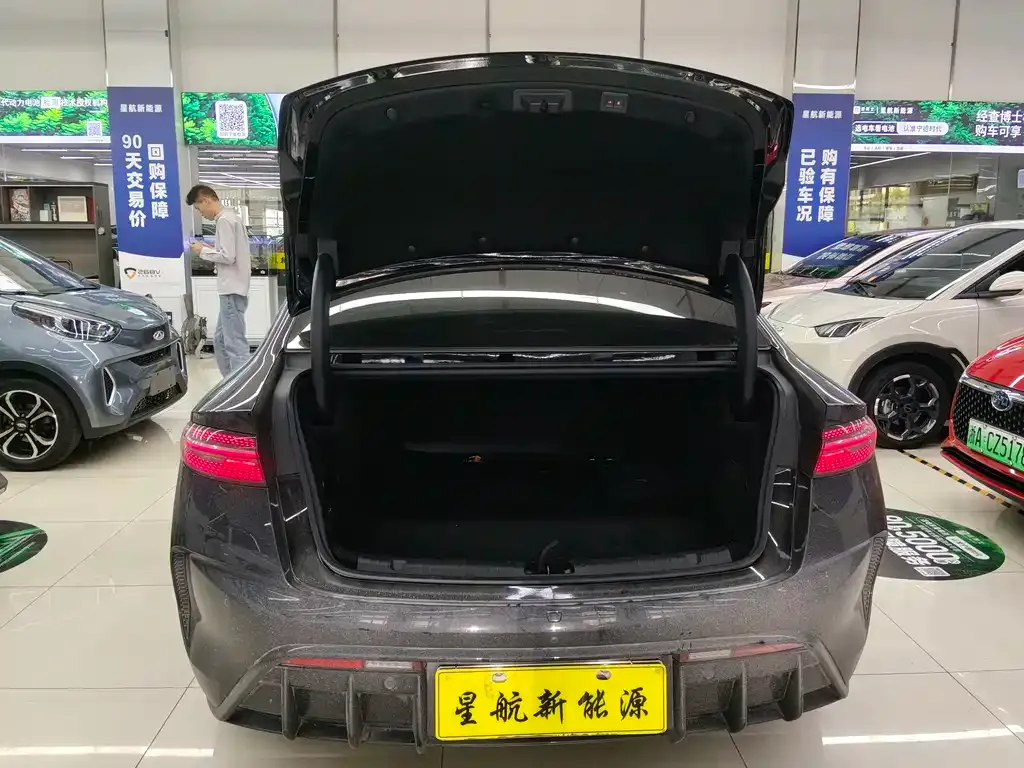 BYD Seal — фото 8