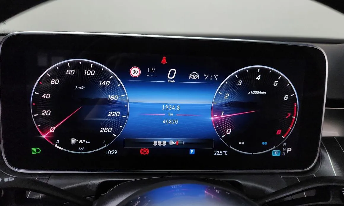 Mercedes-Benz C-Class 2023 из KR, фото 2