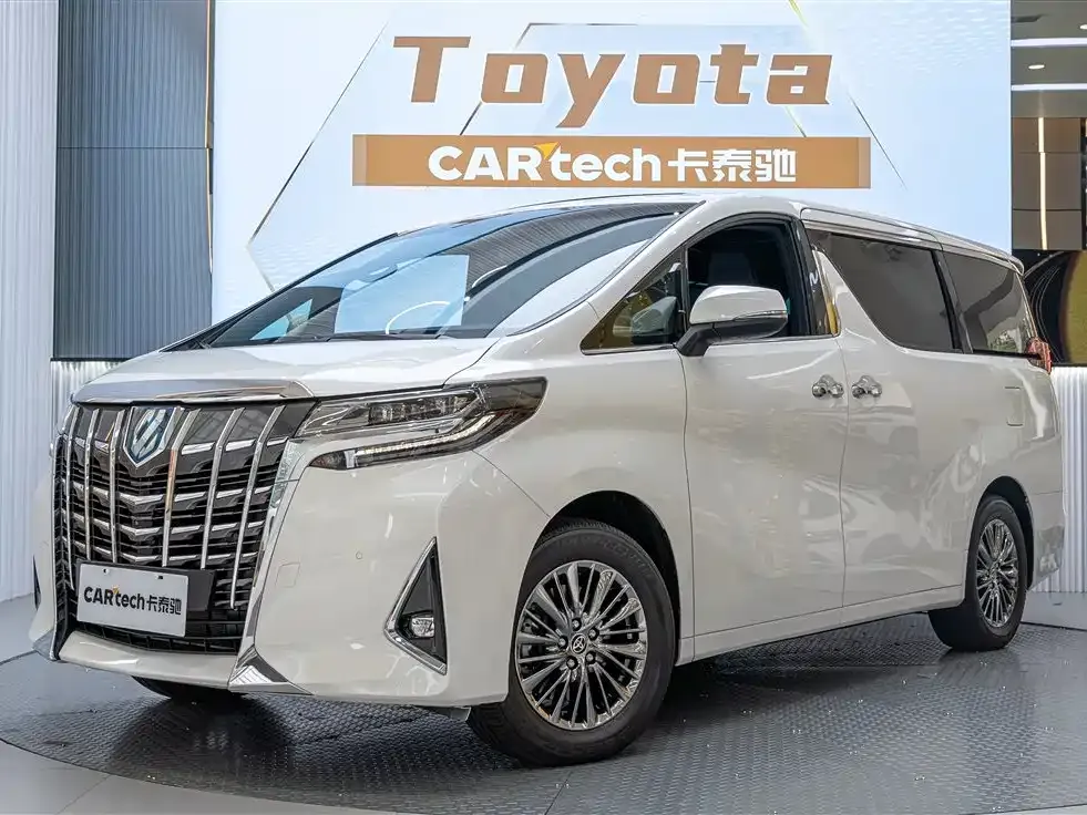 Toyota Alphard — фото 1