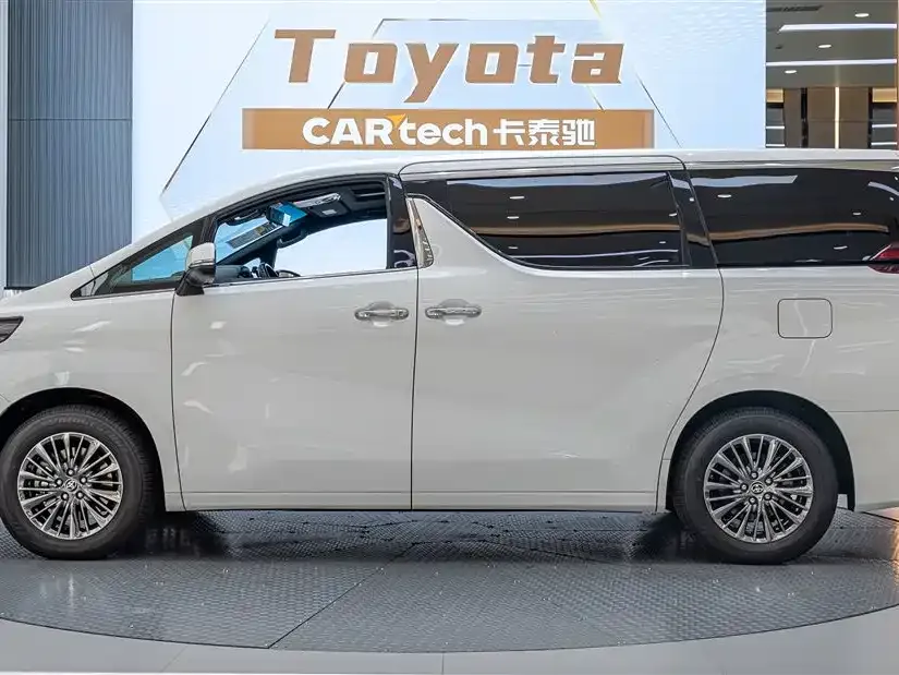 Toyota Alphard — фото 8