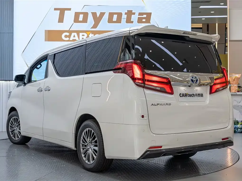 Toyota Alphard — фото 9