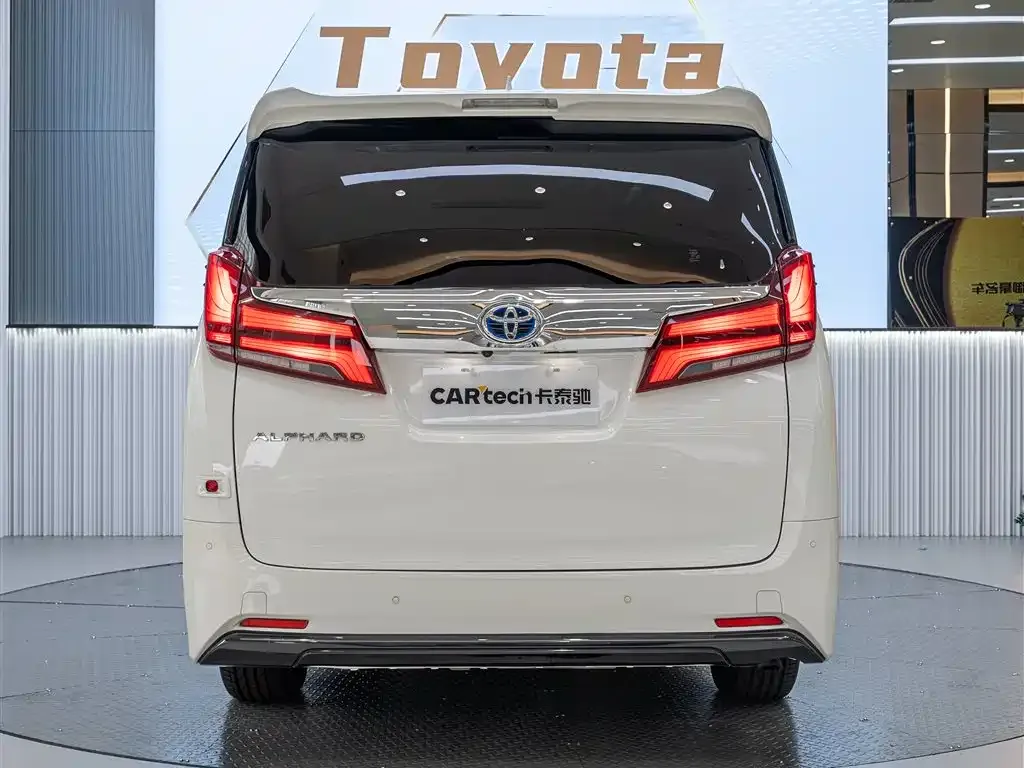 Toyota Alphard — фото 7