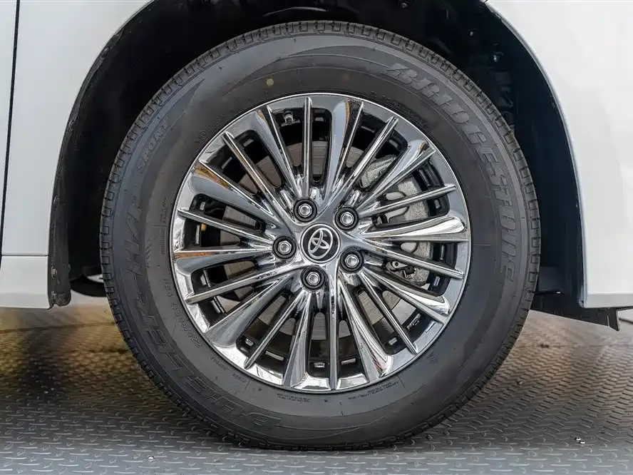 Toyota Alphard — фото 10