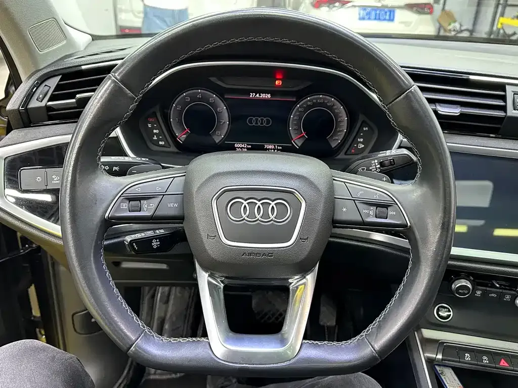 Audi Q3 — фото 10