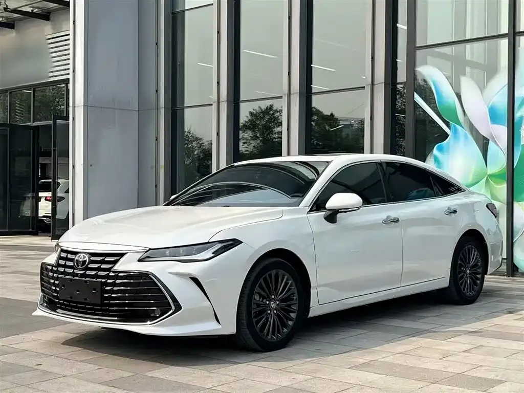 Toyota Avalon — фото 1