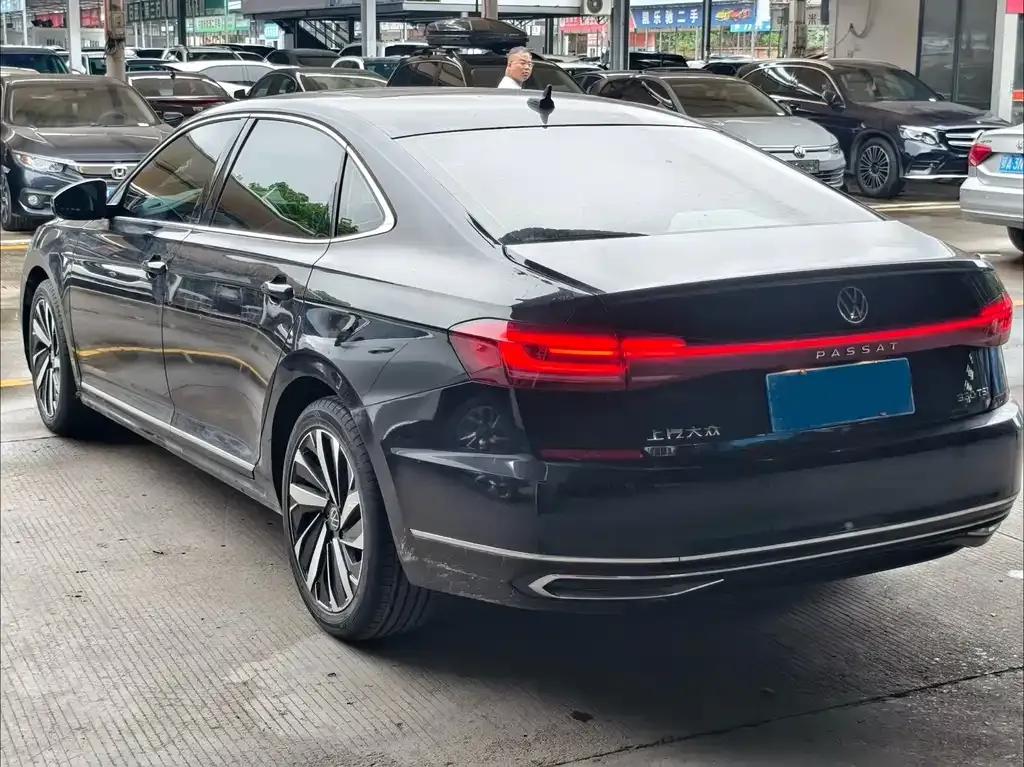 Volkswagen Passat — фото 8