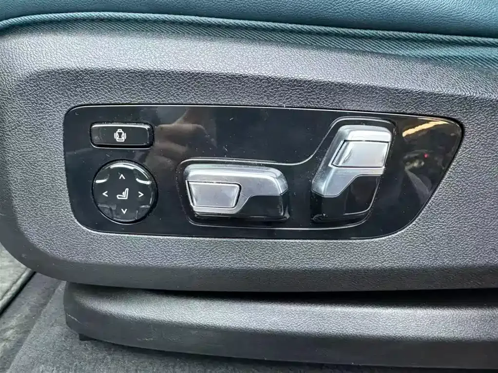 BMW XM 2023 из CN, фото 10