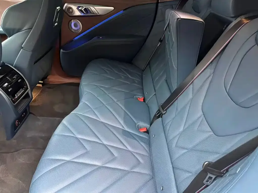 BMW XM 2023 из CN, фото 8