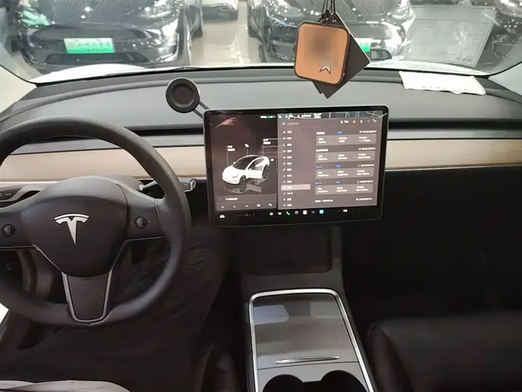 Tesla Model 3 — фото 10