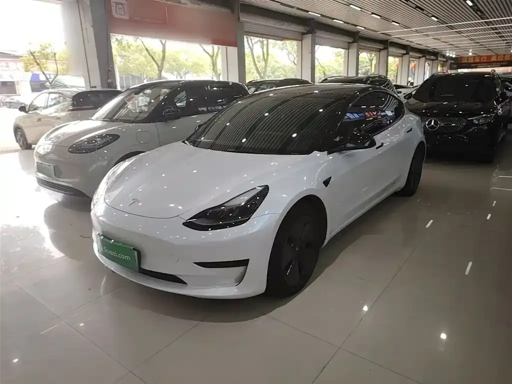 Tesla Model 3 — фото 9