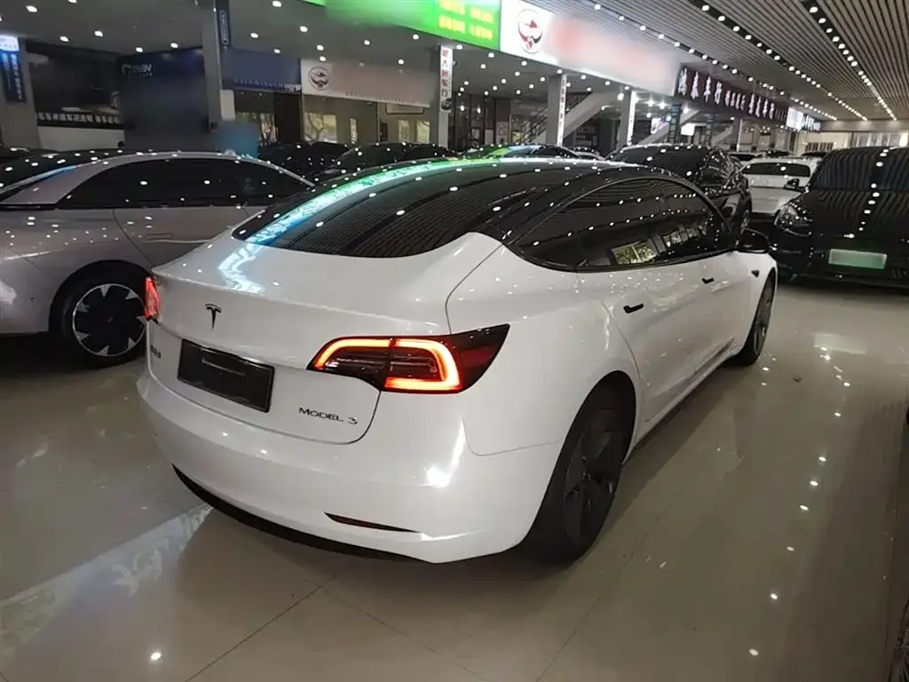 Tesla Model 3 — фото 5