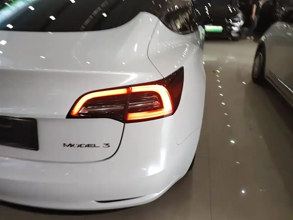 Tesla Model 3 — фото 6