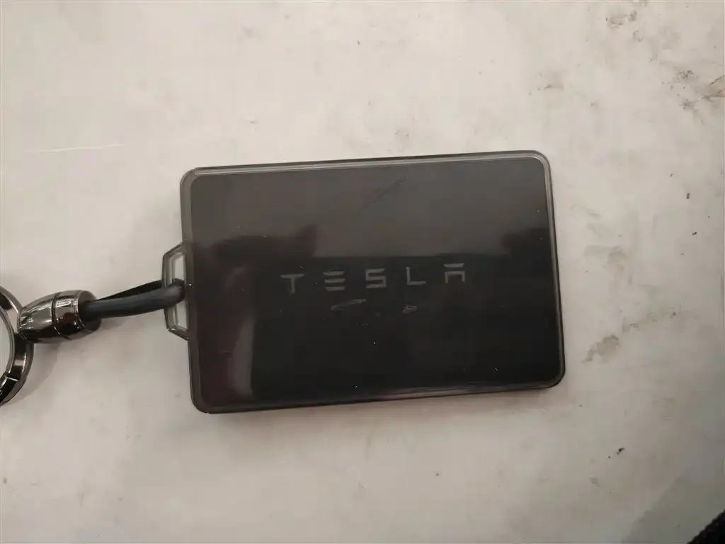 Tesla Model 3 — фото 3