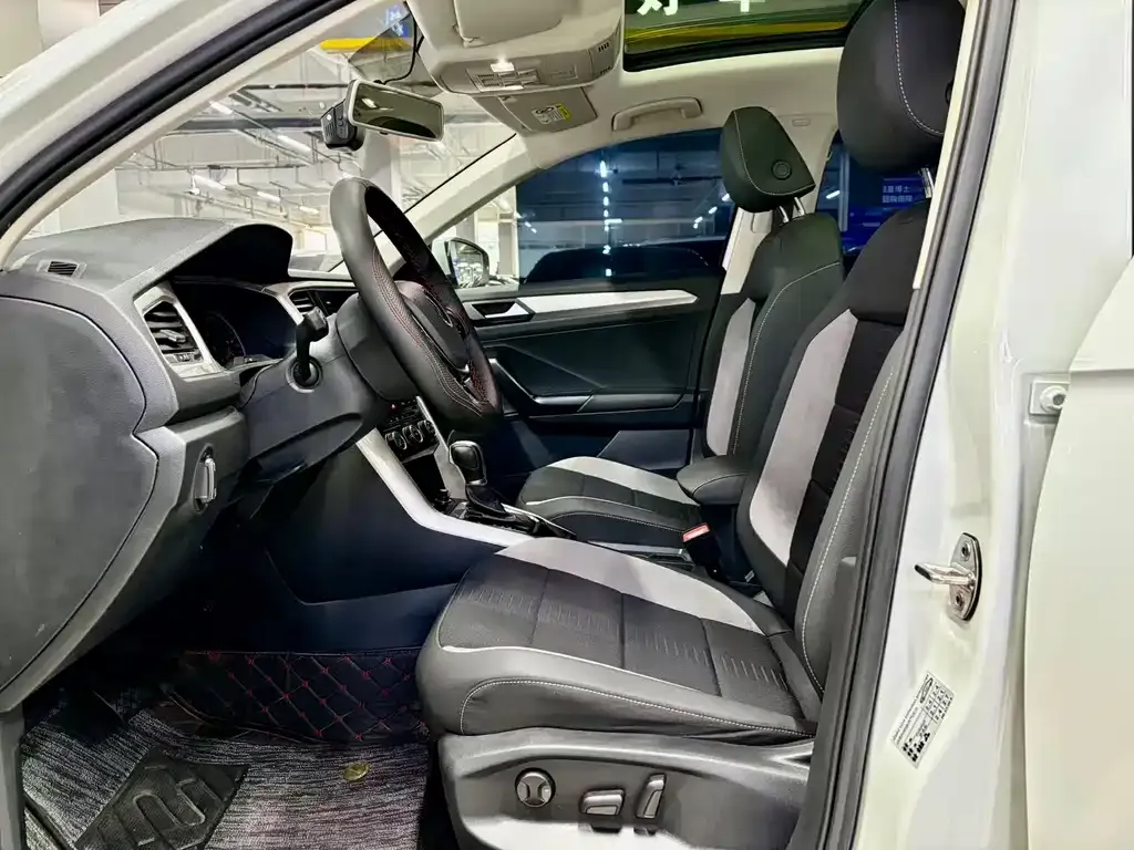 Volkswagen T-Roc 2023 из CN, фото 8