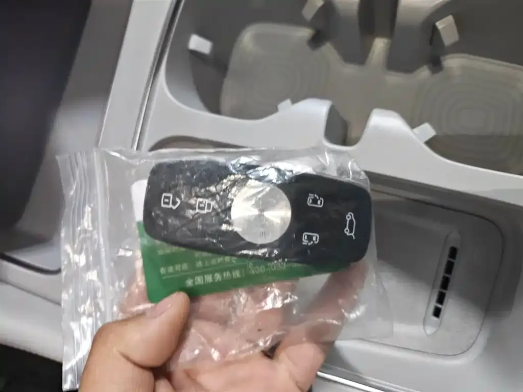 Roewe iMAX8 New Energy 2025 из CN, фото 8