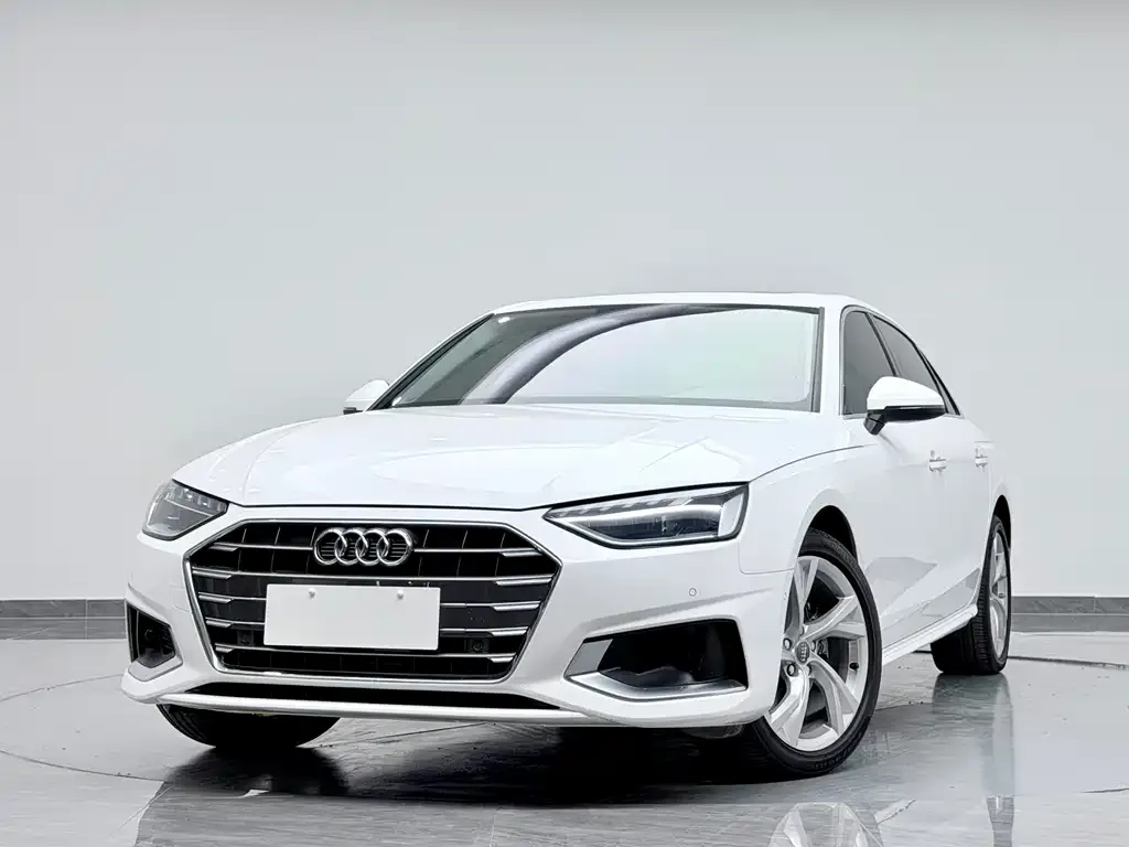 Audi A4L — фото 1