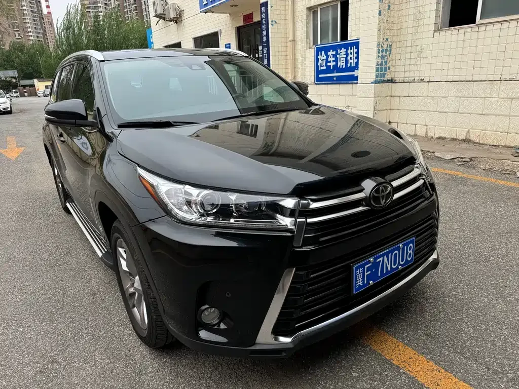 Toyota Highlander — фото 10