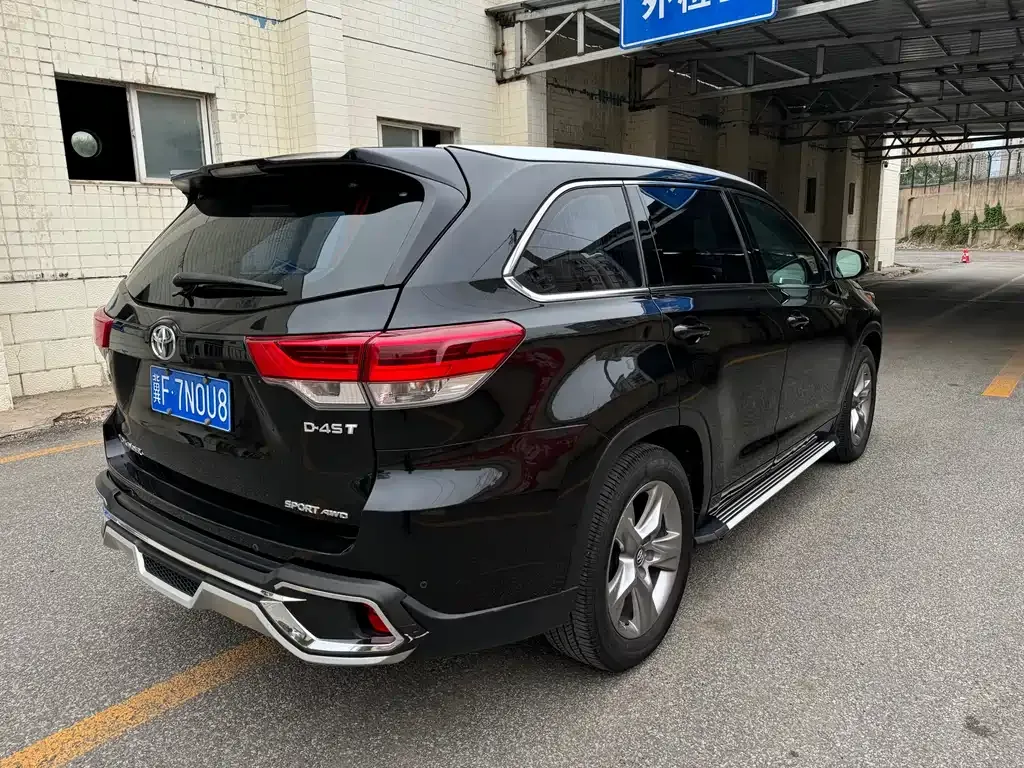 Toyota Highlander — фото 6