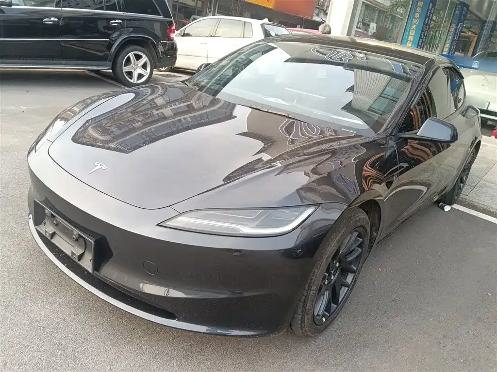 Tesla Model 3 — фото 1