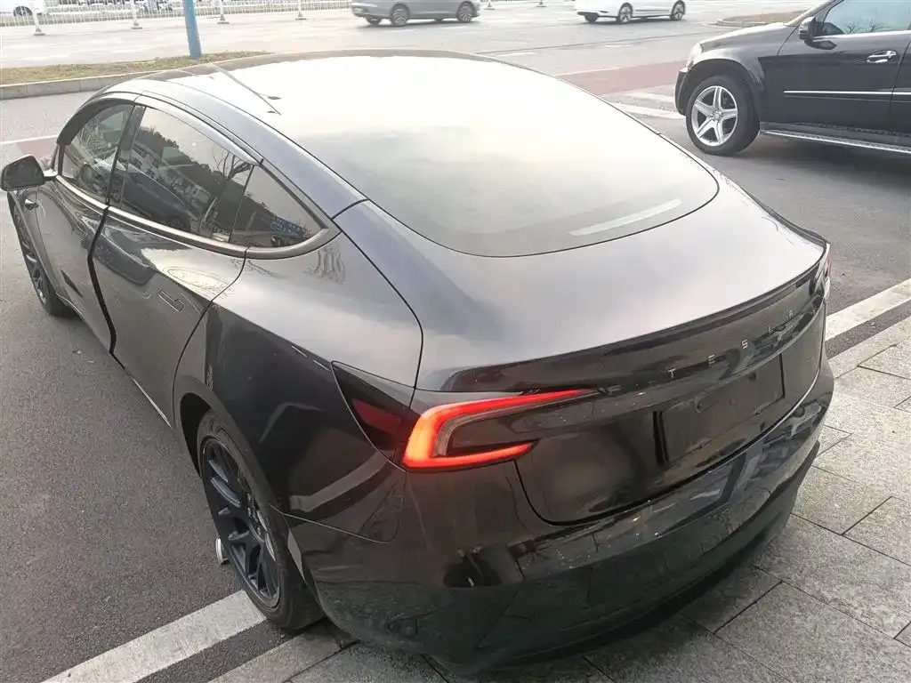 Tesla Model 3 — фото 9