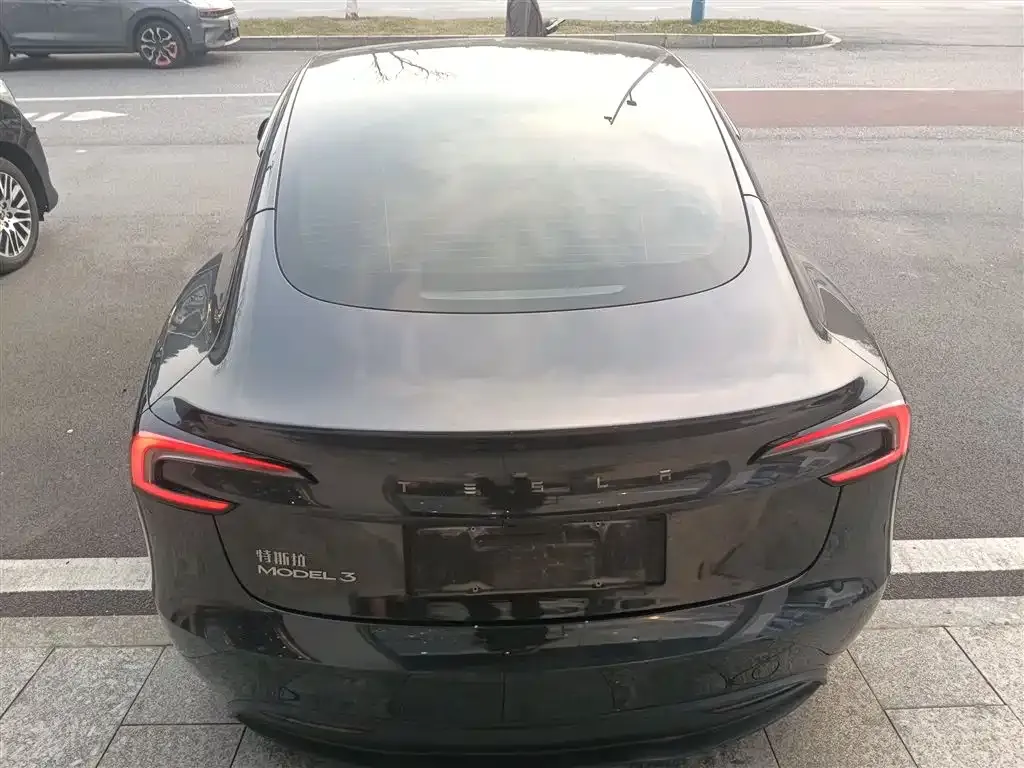 Tesla Model 3 — фото 10