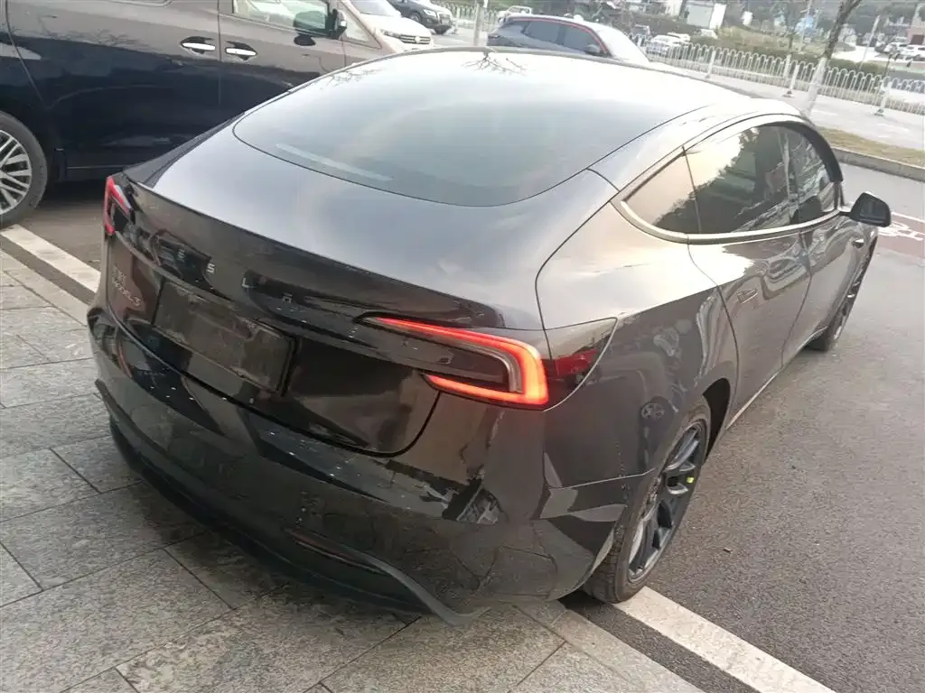 Tesla Model 3 — фото 3