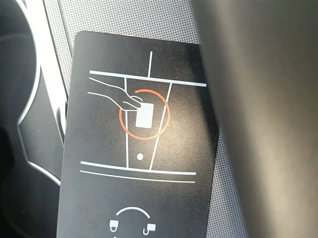 Tesla Model 3 — фото 2