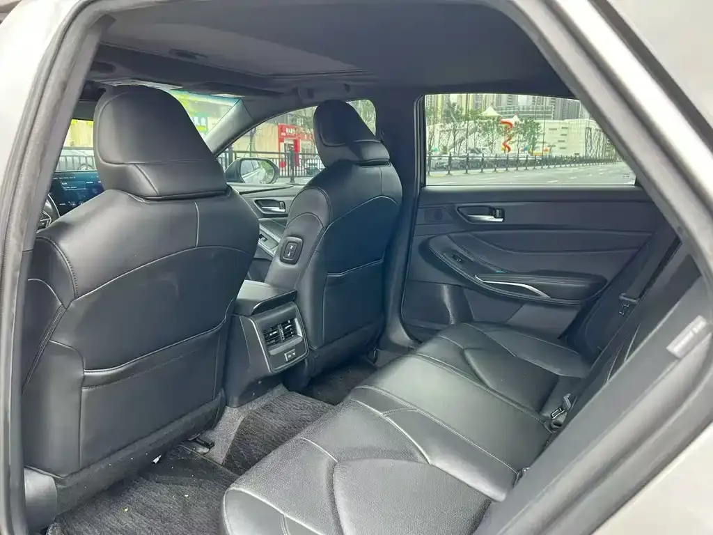 Toyota Avalon 2022 из CN, фото 2