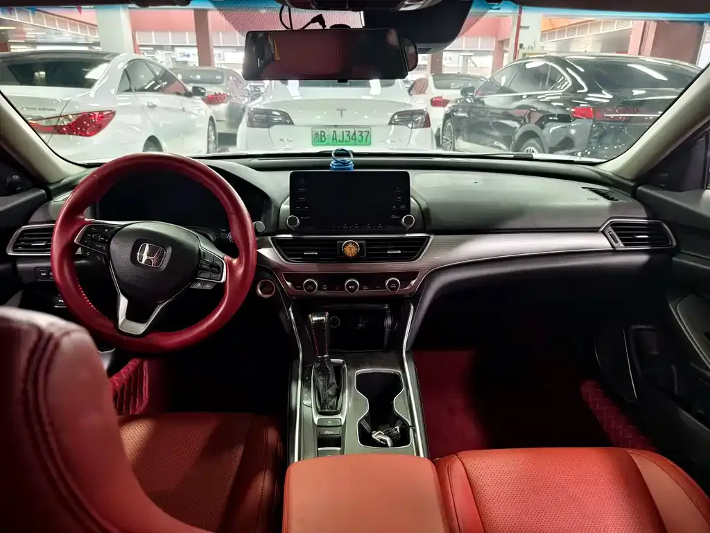 Honda Accord — фото 10